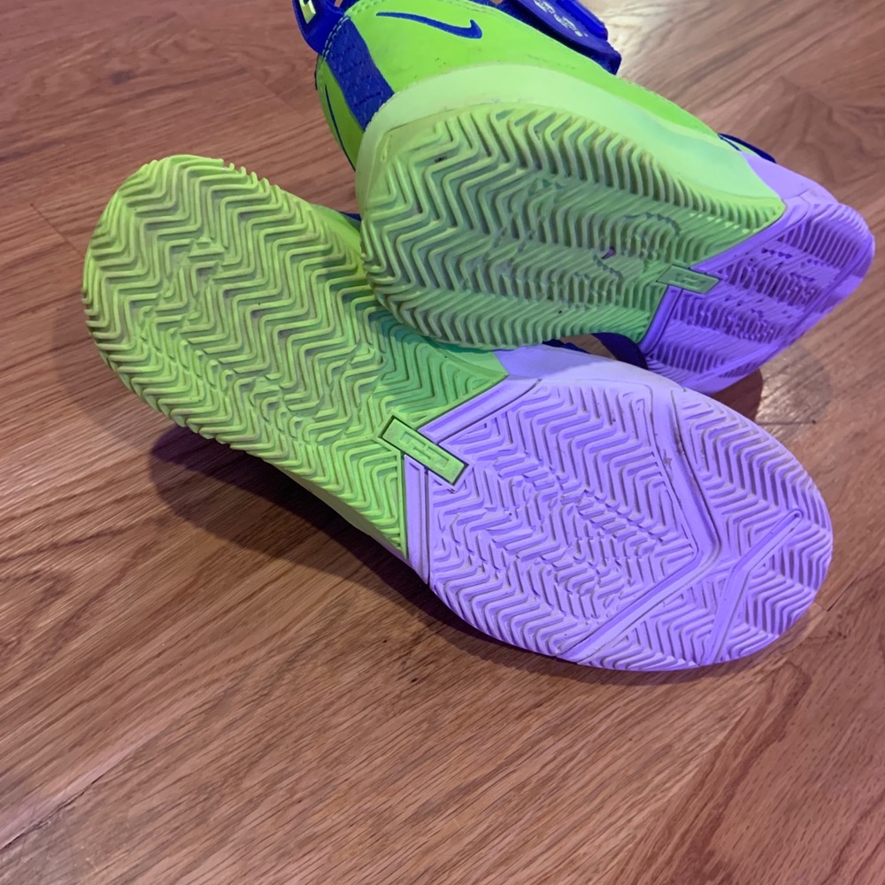 Nike - Picture 2 of 2